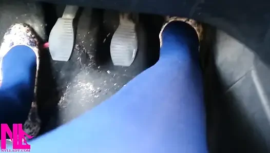 Schnell fahren in blumengeschmissenen Ballettwohnungen