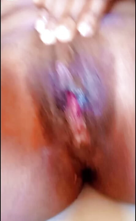 क्या आप मेरे बड़े प्राकृतिक छोटे स्तनों को चोदना चाहते हैं