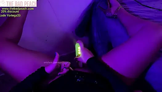 Ein junges Mädchen. Sie kam nach der Party mit einem starken Sexualtrieb und benutzte ihr neues Spielzeug, thebadpeach❤️