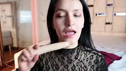 Грязная игра с дилдо: оставляя мое лицо промокнутым до капания