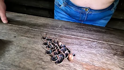 Leg deine Brüste in die Pins