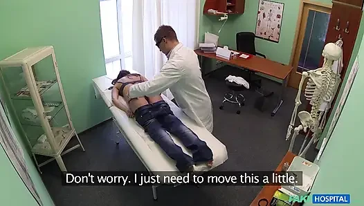 Fake hospital - güzel hasta doktorun oral ilacı için hazırlandı: ateşli bir hastane karşılaşması
