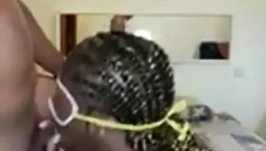 Wanita Afrika dengan pantat bahenol ini pertama kali dientot sama kontolku pagi-pagi