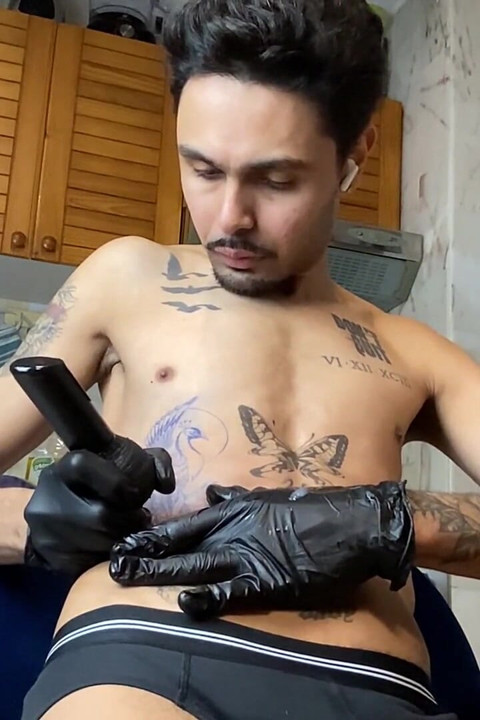 I Went to Get a Tattoo, Got a Hard Cock and Jerked off Until I Came