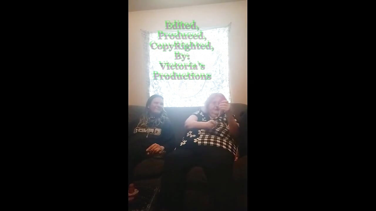 एक नया दोस्त मिला और वह मेरे साथ अपने धूम्रपान साझा करना पसंद करता है