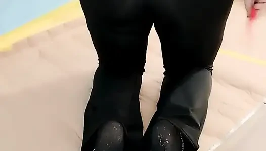 Stepmom in transparent leggings without panties.