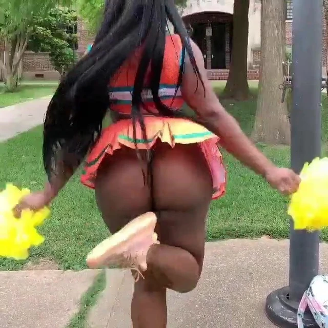 Black whore doing it dirty and kinky