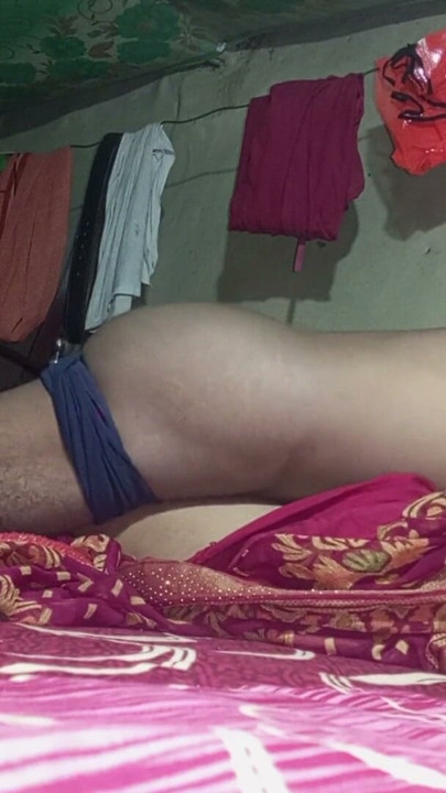 The maid and the farm laborer both had a tremendous sex with the Bhabhi | Clip 1