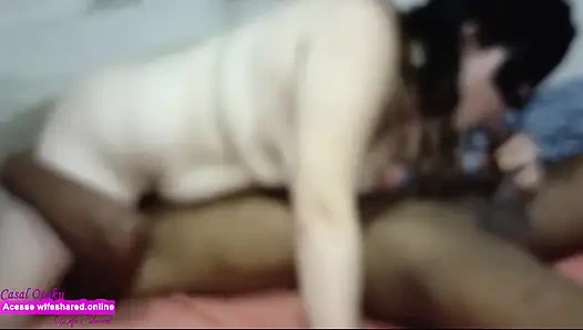 Freche ehefrau liebt es, ihren ehemann zu demütigen