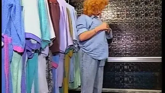 Redhead mature slut with round butt gets pounded and jizzed in mouth