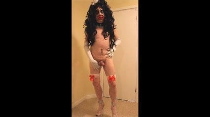 Naked tranny slut in white holdups