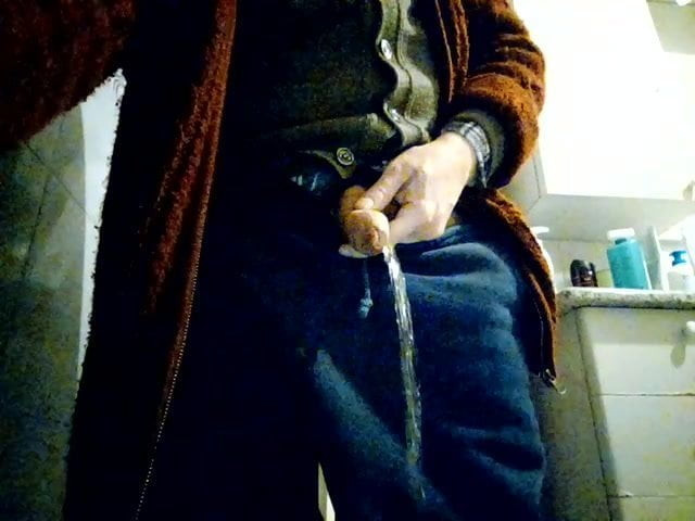 Kocalos - Uncut cock pissing
