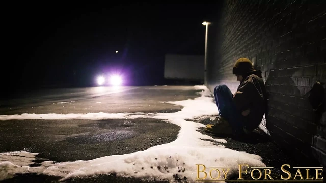 BoyForSale Папочка-господин в группе спаривается с невинным Aidan Fox