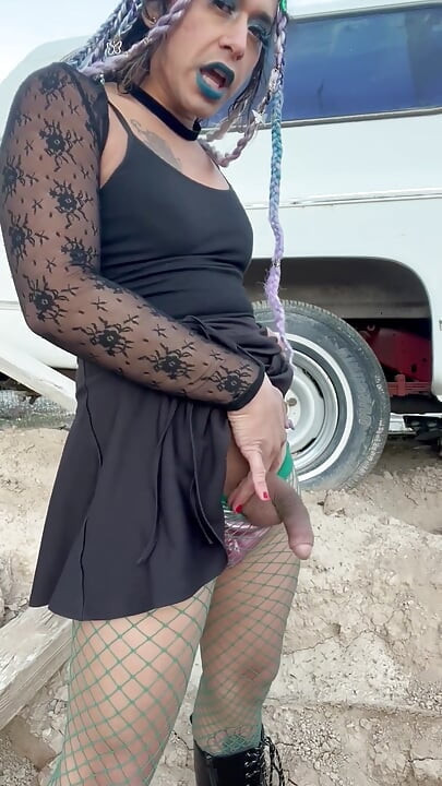 Σέξι γκοθ κορίτσι κατουράει καυτά