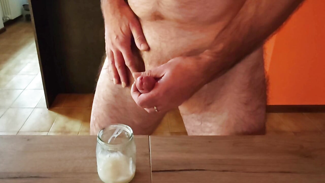 Double Cumshot for Cicci77 and Pedro to Collect Lots of Sperm for the Next Batch of 50% Meringues