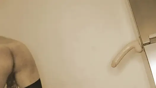 Maskeli tek başına web kamerası mastürbasyonu ve dildo göt sikişi