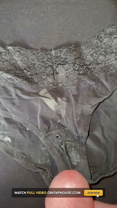 Crot di celana dalam istri 26