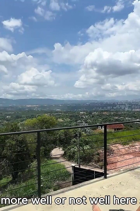 Beauté colombienne baisée à vide jusqu’à ce qu’elle ait une grosse charge de sperme dans sa chatte