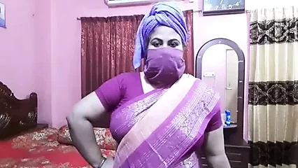 Desi tia sexo conversa, didi treina para foda sexy