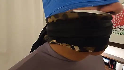 Kocası elbisesine boşalıyor