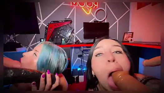 Penis Oynamak Isteyen Oda Arkadaşları Dildo Ile Oynamak Ve Birbirlerinin Poposunu Yemek - Sweetkimmi