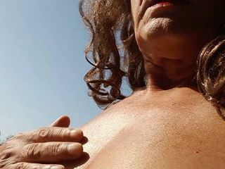 Min nakna kropp med rakade bröst