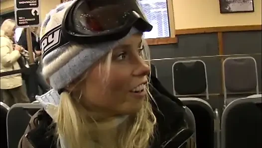 Snowboard yapıyor, yarak emiyor ve ciddi, sürtük seks