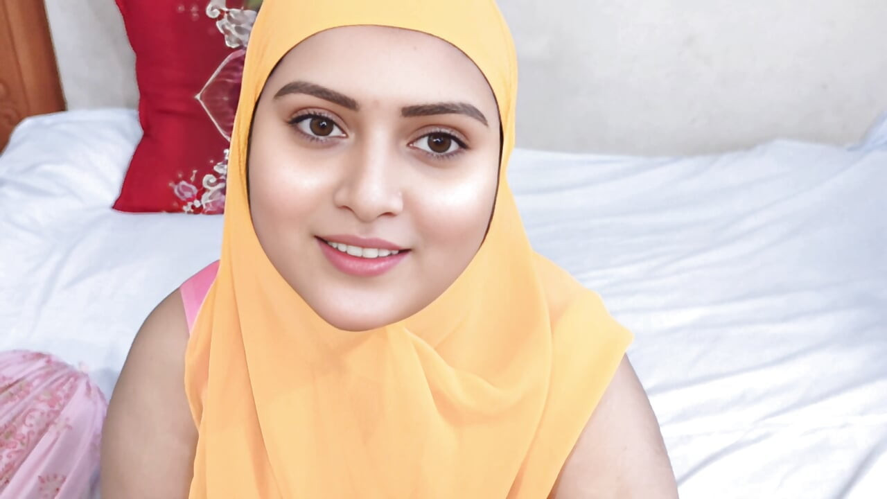 Prelepa hidžabi muslimanska indijska deshi seoska devojka u doggy style videu.