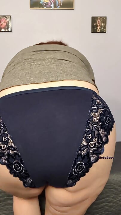 Mini Lush Makes Creamy Cougar Cunt Gush