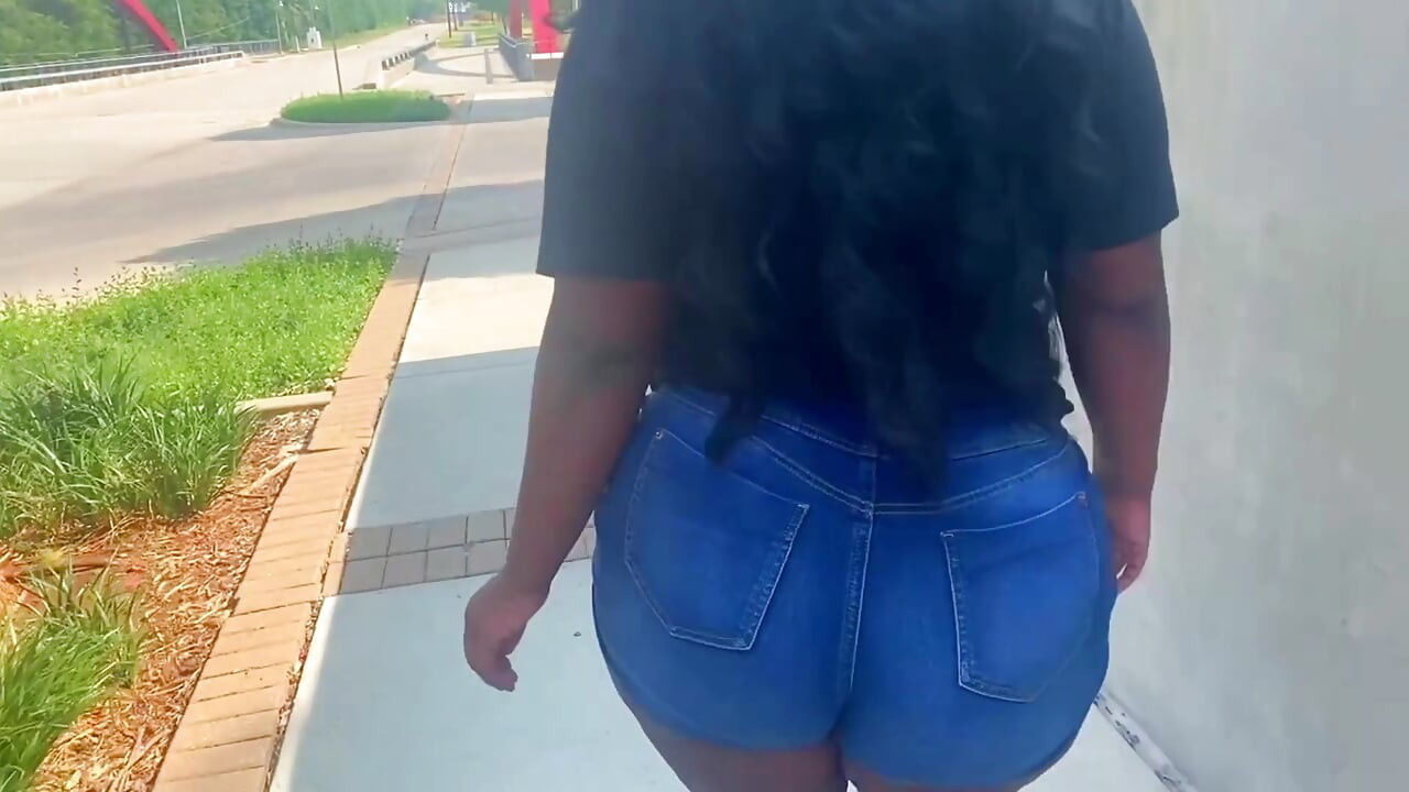 Booty bouncing crazy on the dick