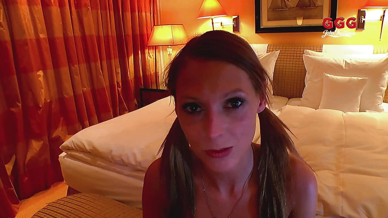 Ggg John Thompson - Drhti sperma dok grupno jebu u podrumu