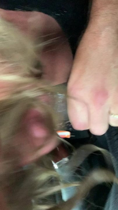 Cd sucks bbc in his car in a parking lot
