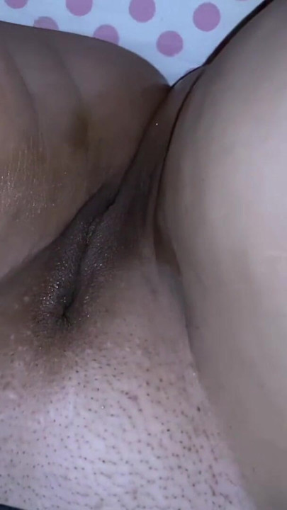 How delicious my fat pussy looks while I play with my vibrator. Some follower who puts it in me until I ejaculate together | Clip 1