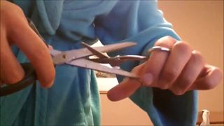 Миниатюрные ножницы делают зрелые ножницы