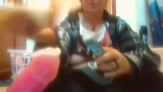 Cewek sange ini lagi asik muasin memeknya sendirian