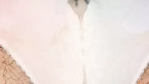 pissing içinde kirli eski külot