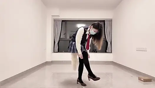 Okul üniformalı Hs19-a kız sokaklarda dolaştı