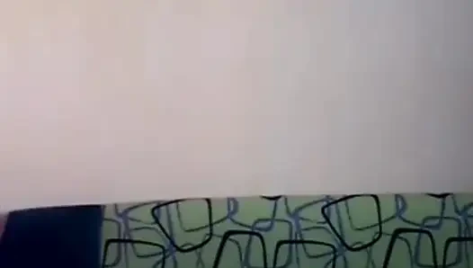 Misyoner pozisyonunda penetrasyon sırasında evde tatmin edici bir orgazm ile seks.