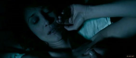 Vera Farmiga dans Tranzi (nue)