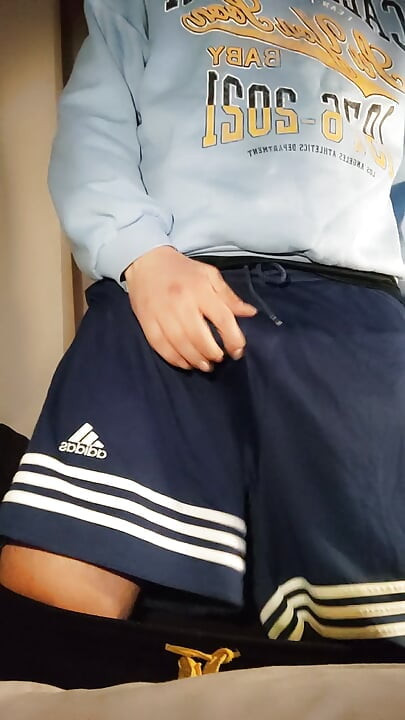 Ultra Murdar DirtyJunkbro Urinează În Șosete Și Pantofi Sport