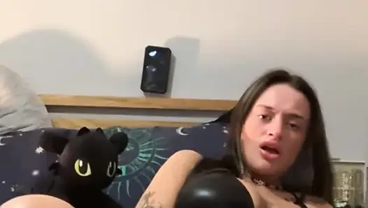 Watch this 19 y.o thick goth fucking herself slowly and deep