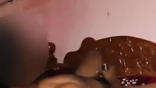 Tante tamil tamil yang haus seks lagi asik goyangin kontolku dan ngentot gaya doggy habis-habisan dan bikin dia berteriak!! **