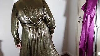 英国电视荡妇 nottstvslut 闪亮的金色金属连衣裙。热电视 cumdump