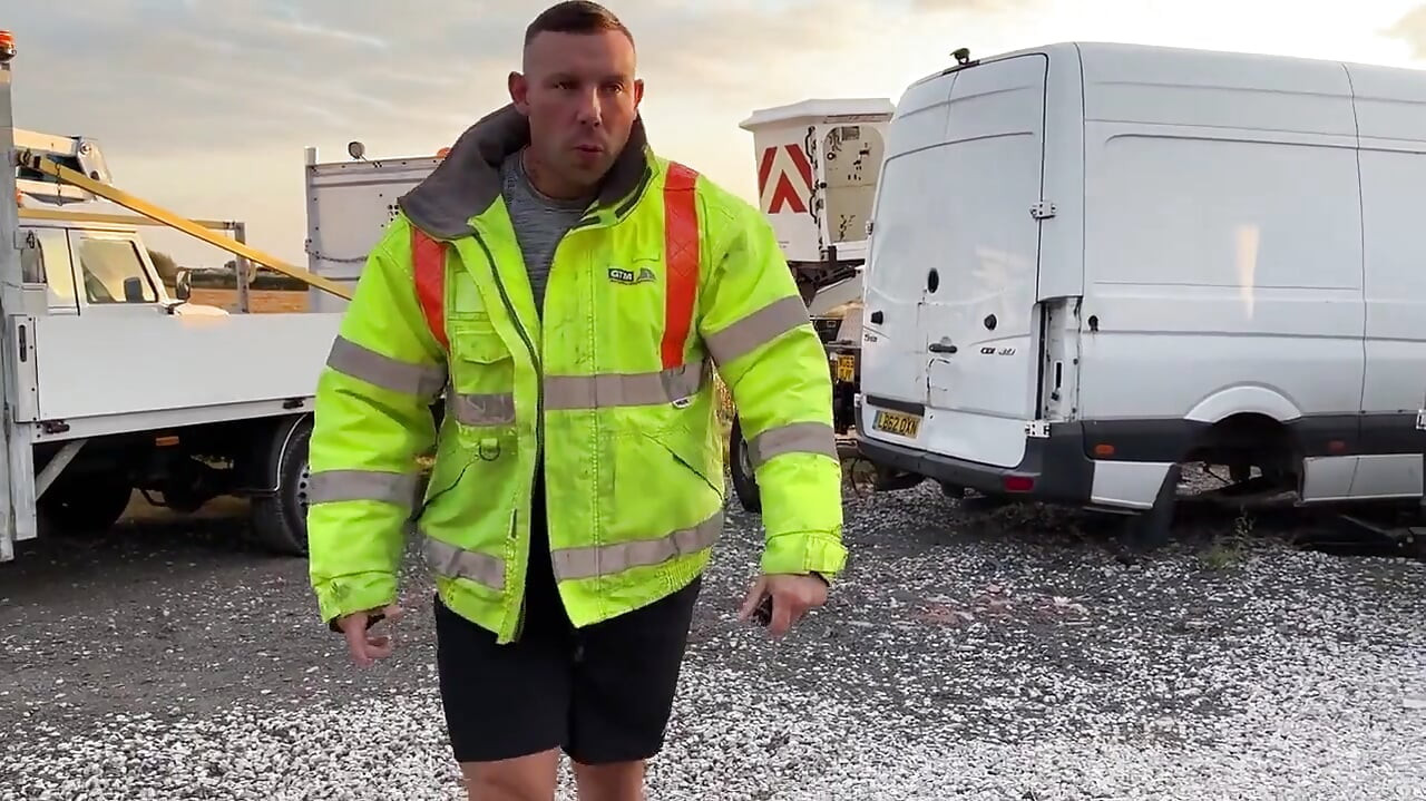 Analni Trojac u Uredu Hardcore