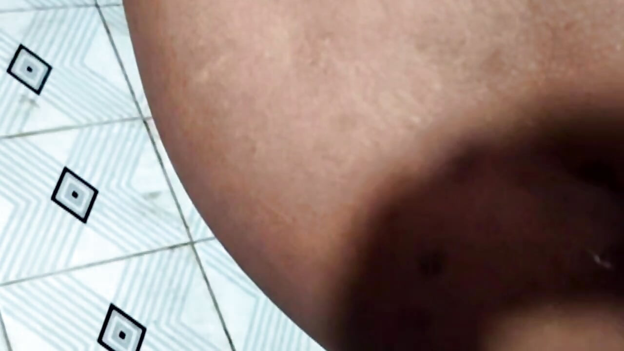 Memek sempitku ditampar sama tetanggaku sendiri!