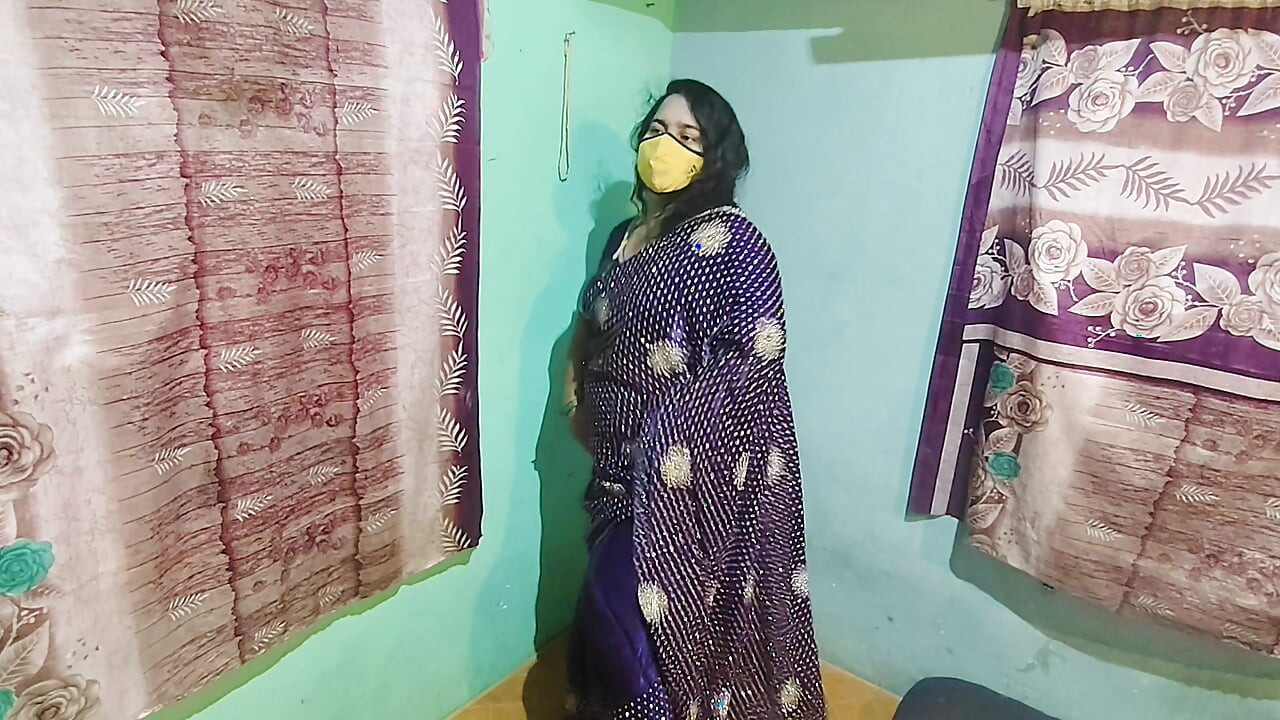 Sex Bhabhi Hot Dance for Lover and She Gift Her Pussy