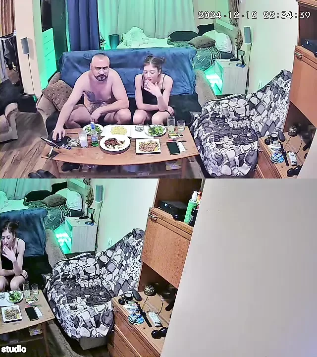 我们喝酒，我们吃，我们操屁股。