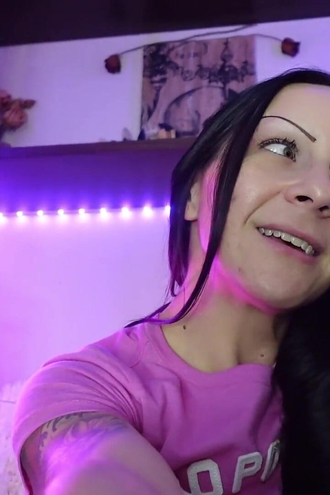 קשור נענש על הרצפה שלי