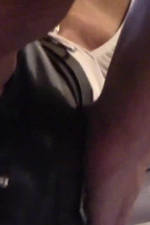 Người mẫu Laura On Heels 2021 thổi kèn sâu vào cổ họng và bắn tinh lên mặt