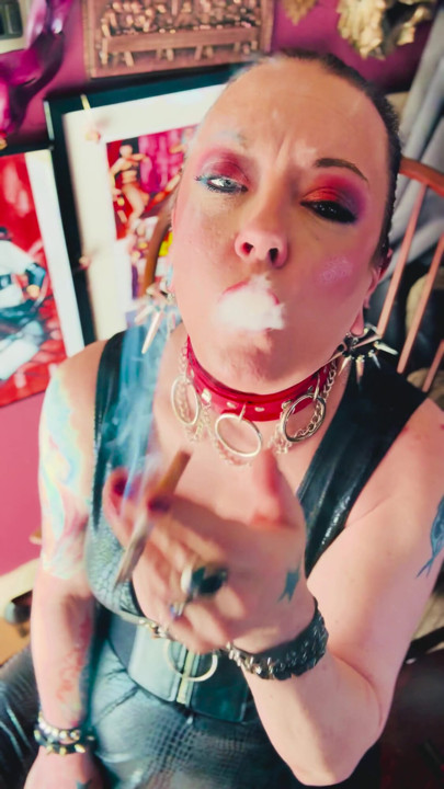 抽煙的情婦，蒂娜·斯努亞，抽2支煙 從頭到尾 - 飄飄 OMI 青梅猛吸氣 | 短片 1